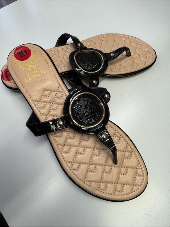 Vince Camuto Shoes - Vince Camuto Black leather Quilted Nude-Insole thong flat slip on sandals size10